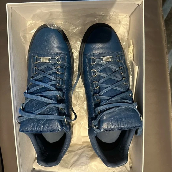 In very good condition. Worn a few times size 42